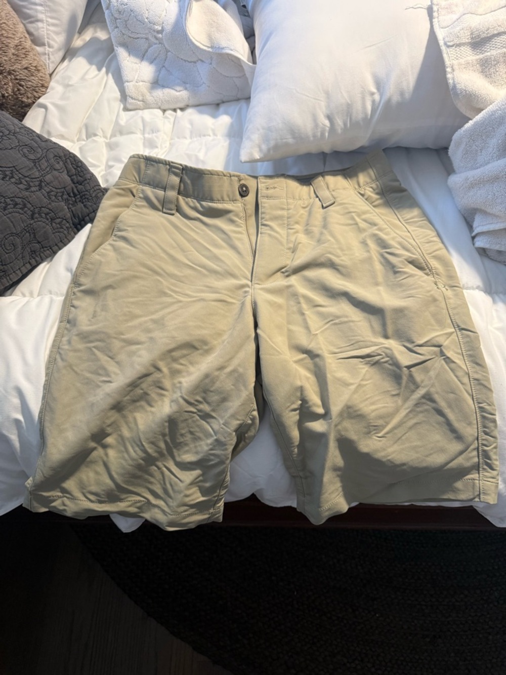 Under Armour Men's Beige Flat-Front Performance Shorts